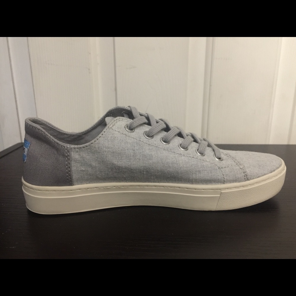 Toms lace up canvas shoes